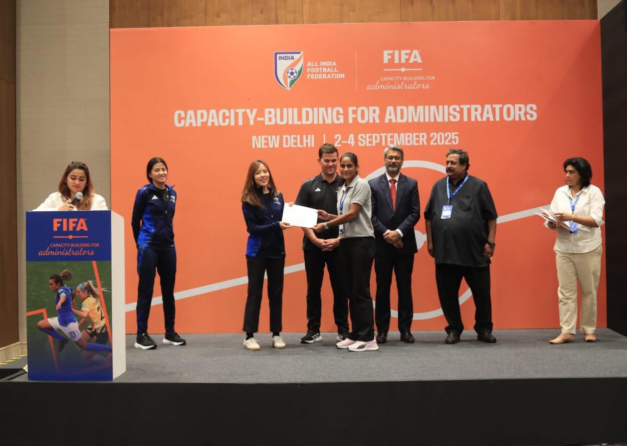 मध्यप्रदेश ने किया नज़रअंदाज़ तो पंजाब ने दिया मौका, अब फीफा की नज़र में आई .. नई दिल्ली में फीफा विशेषज्ञों ने सराहा फुटबॉल खिलाड़ी चेतना जायसवाल के खेल को 2 1757236252 WhatsApp Image 2025 09 07 at 00.56.33